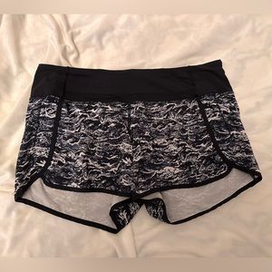 Lululemon speed up 2.5” shorts